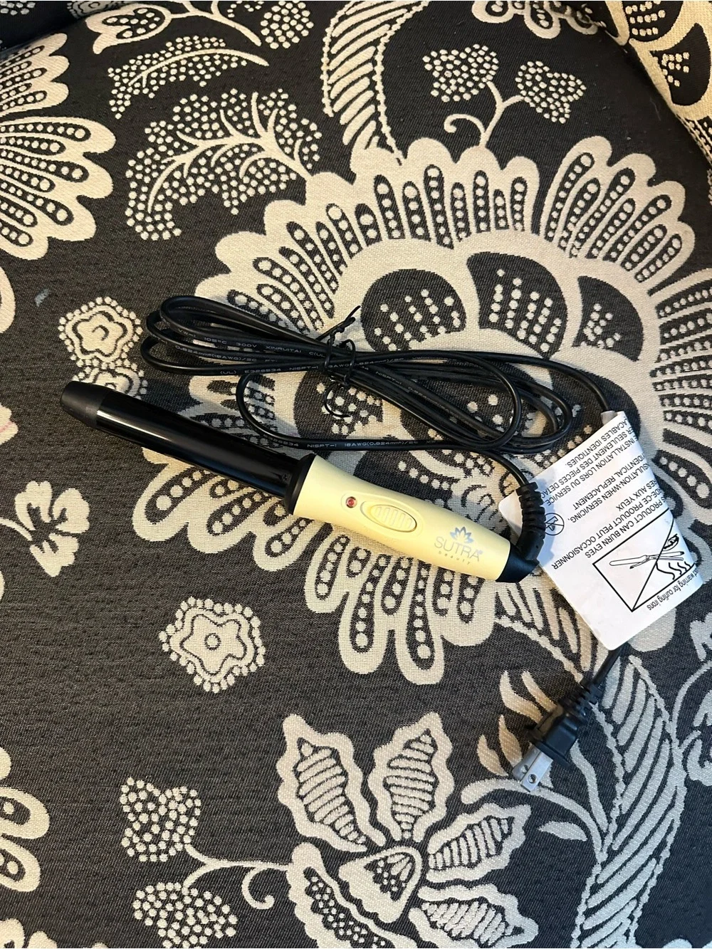 Never been used Sutra Compact Travel Curling Wand in Cream and Black